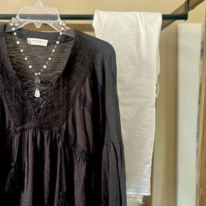 Moving Sale! Perfect for holiday gifting. NEW Lucky Brand white jeans.